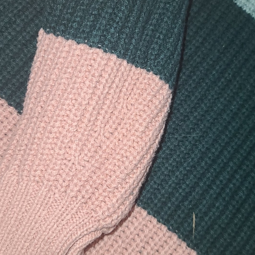 Sweater - Picture 3 of 4